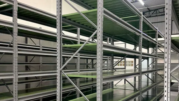 Mini porta paletes com planos de apoio Mini porta paletes com níveis e planos de apoio em estoque